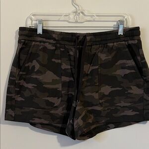 Athleta farallon Camouflage Print Shorts